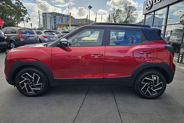 2025 Mahindra XUV3XO AX7L