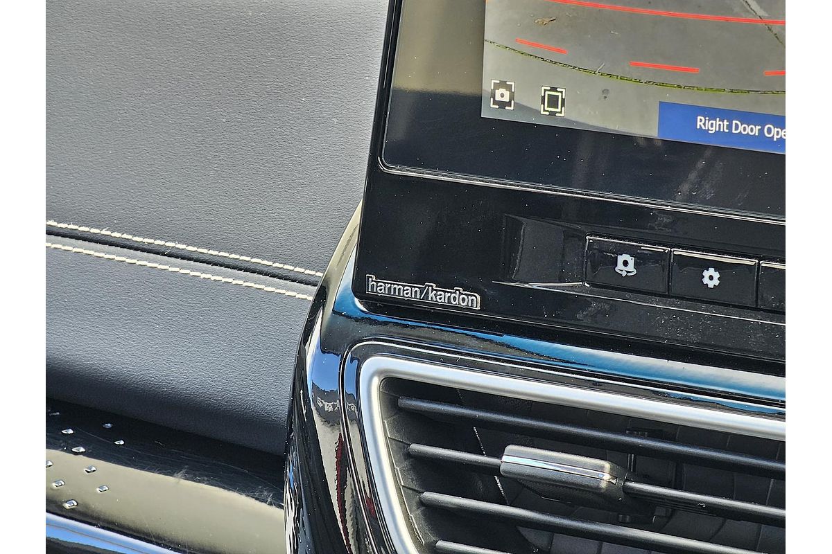 2025 Mahindra XUV3XO AX7L