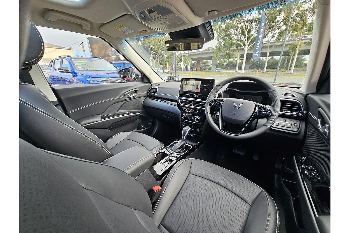 2025 Mahindra XUV3XO AX7L
