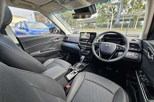 2025 Mahindra XUV3XO AX7L