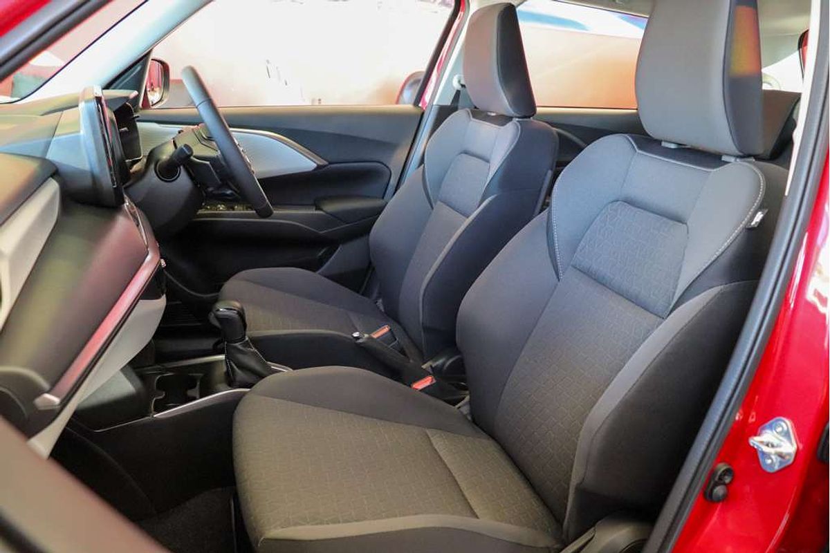 2025 Suzuki Swift Hybrid GLX UZ