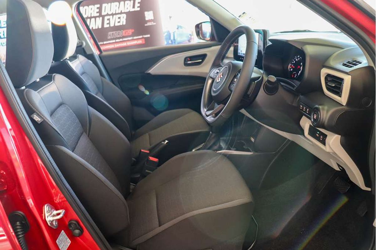 2025 Suzuki Swift Hybrid GLX UZ