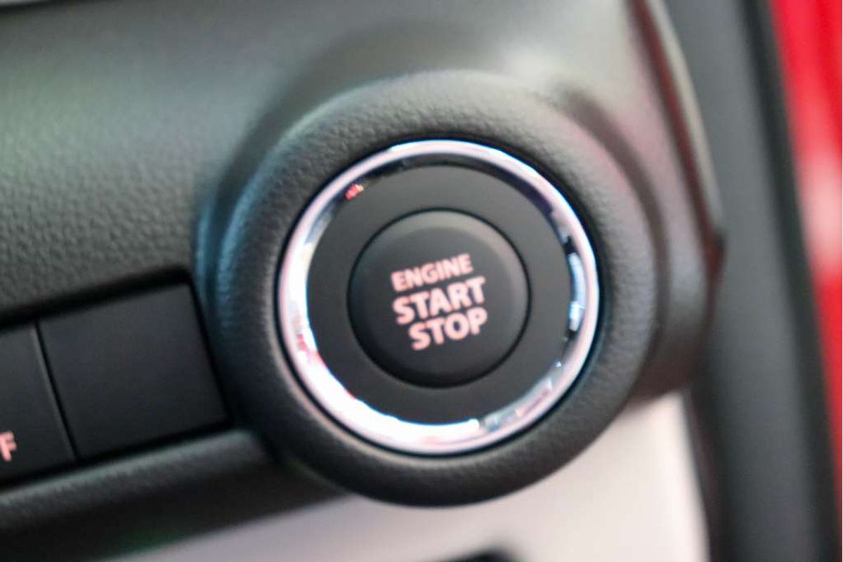2025 Suzuki Swift Hybrid GLX UZ