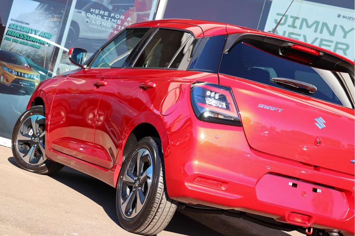 2025 Suzuki Swift Hybrid GLX UZ