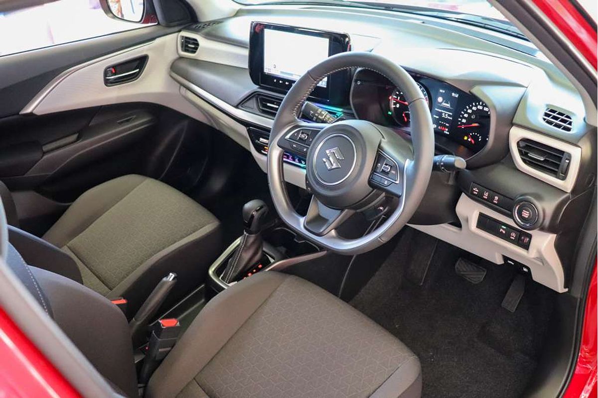 2025 Suzuki Swift Hybrid GLX UZ