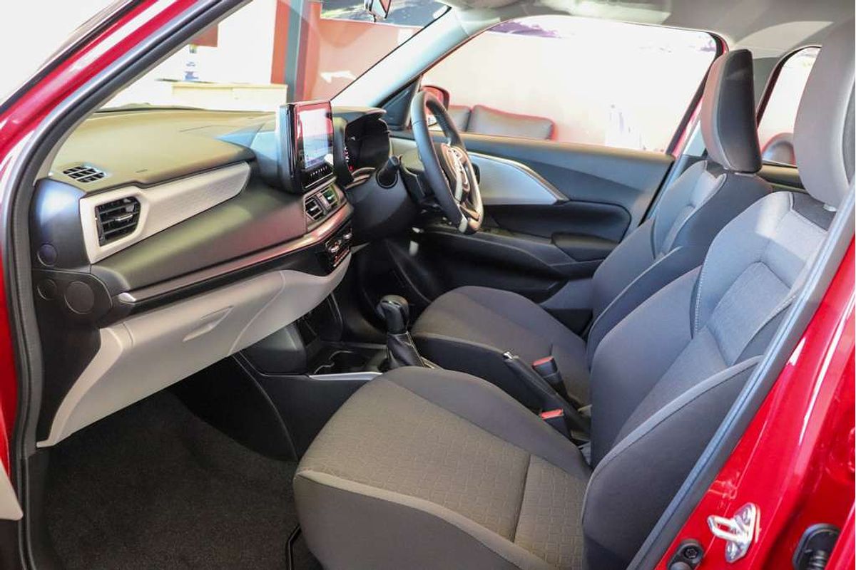 2025 Suzuki Swift Hybrid GLX UZ