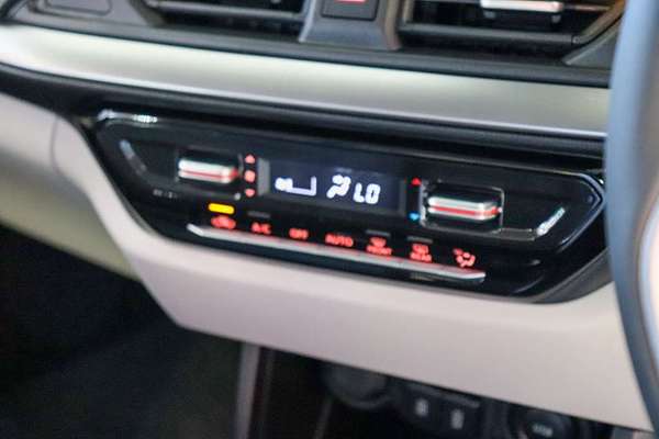 2025 Suzuki Swift Hybrid GLX UZ