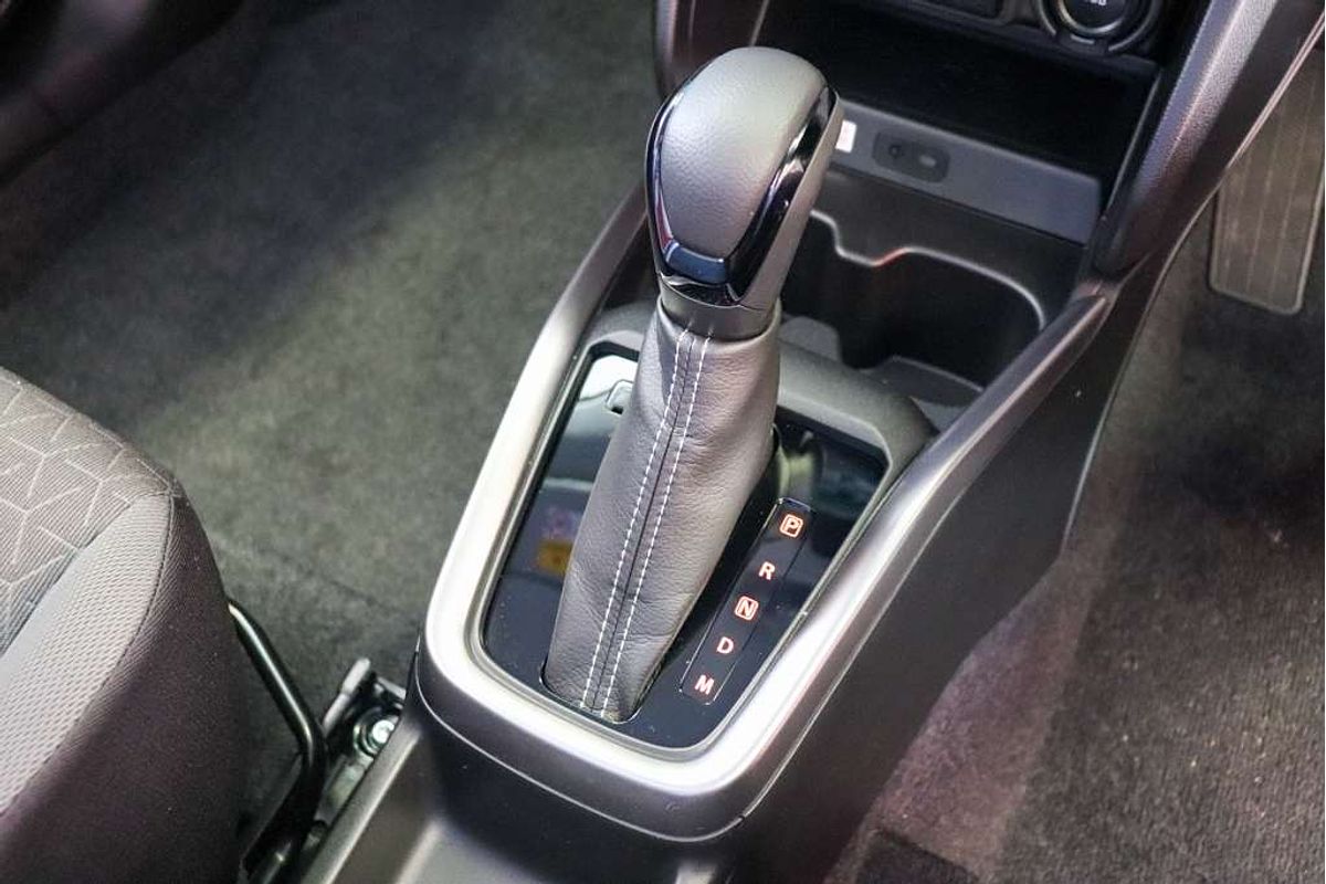 2025 Suzuki Swift Hybrid GLX UZ