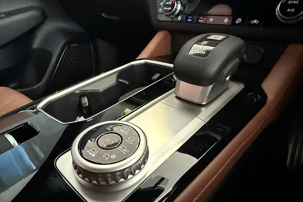 2025 Mitsubishi Outlander Exceed Tourer ZM