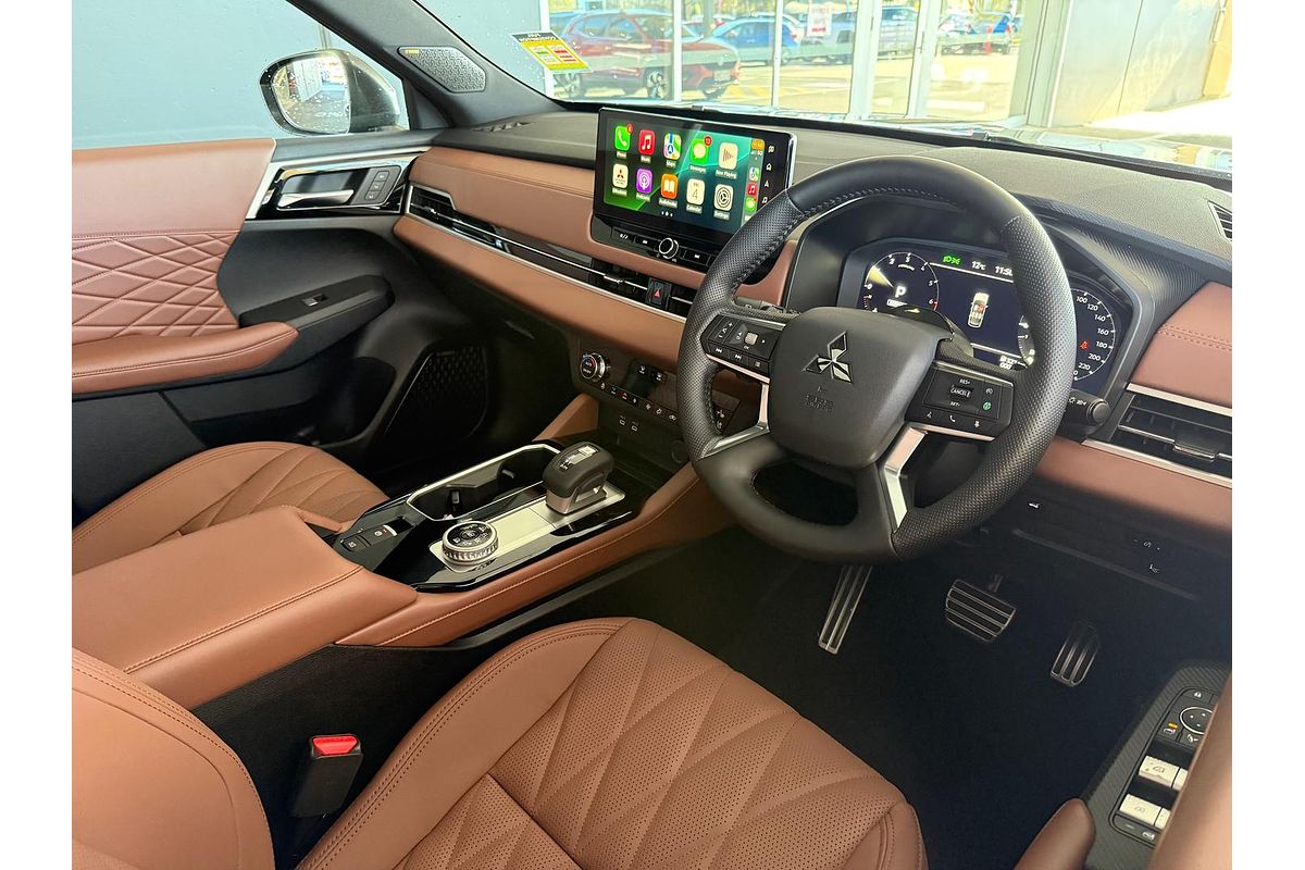2025 Mitsubishi Outlander Exceed Tourer ZM