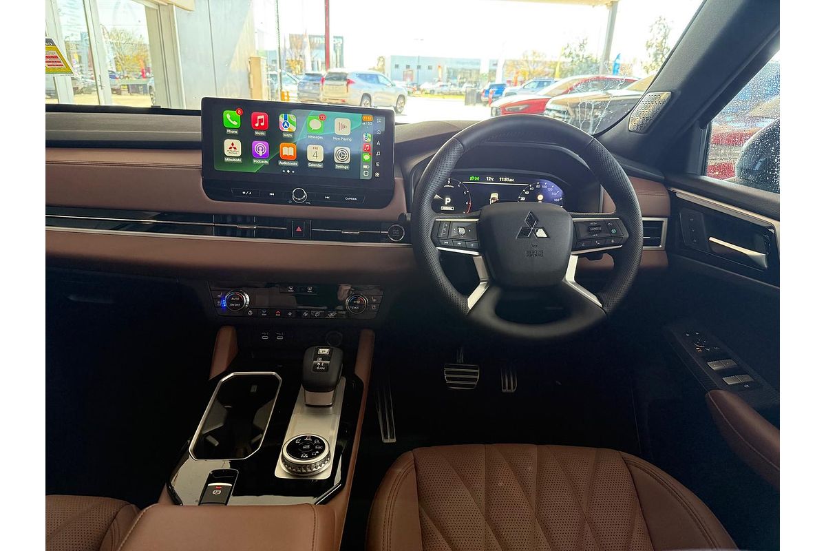 2025 Mitsubishi Outlander Exceed Tourer ZM