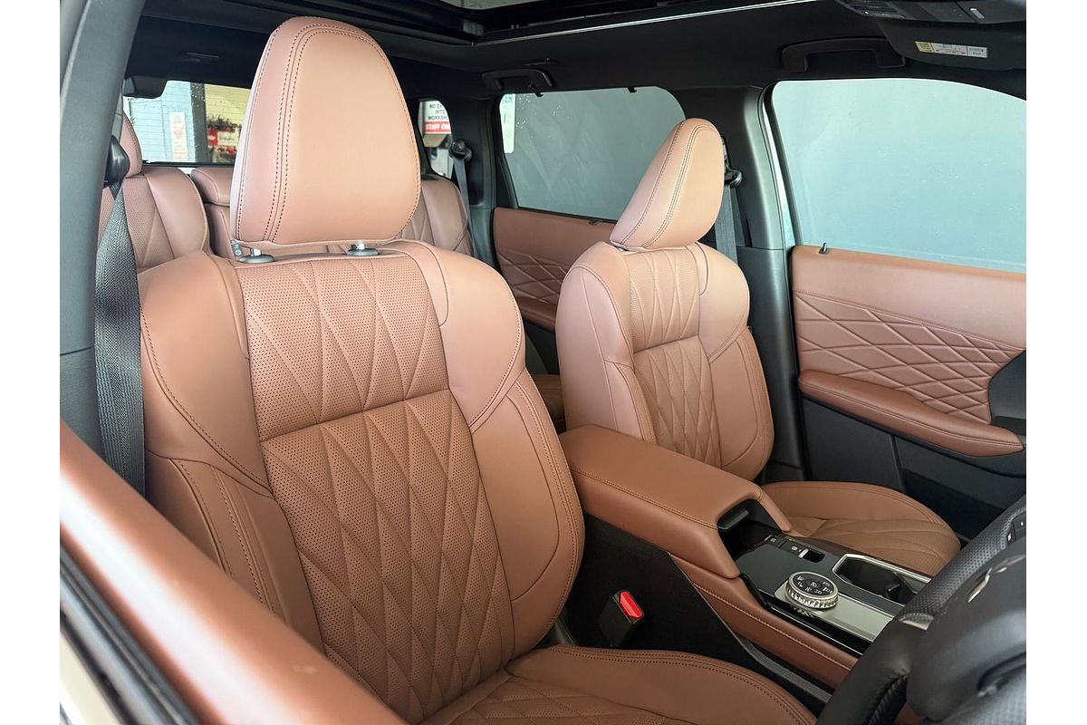 2025 Mitsubishi Outlander Exceed Tourer ZM