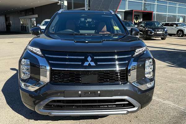 2025 Mitsubishi Outlander Exceed Tourer ZM