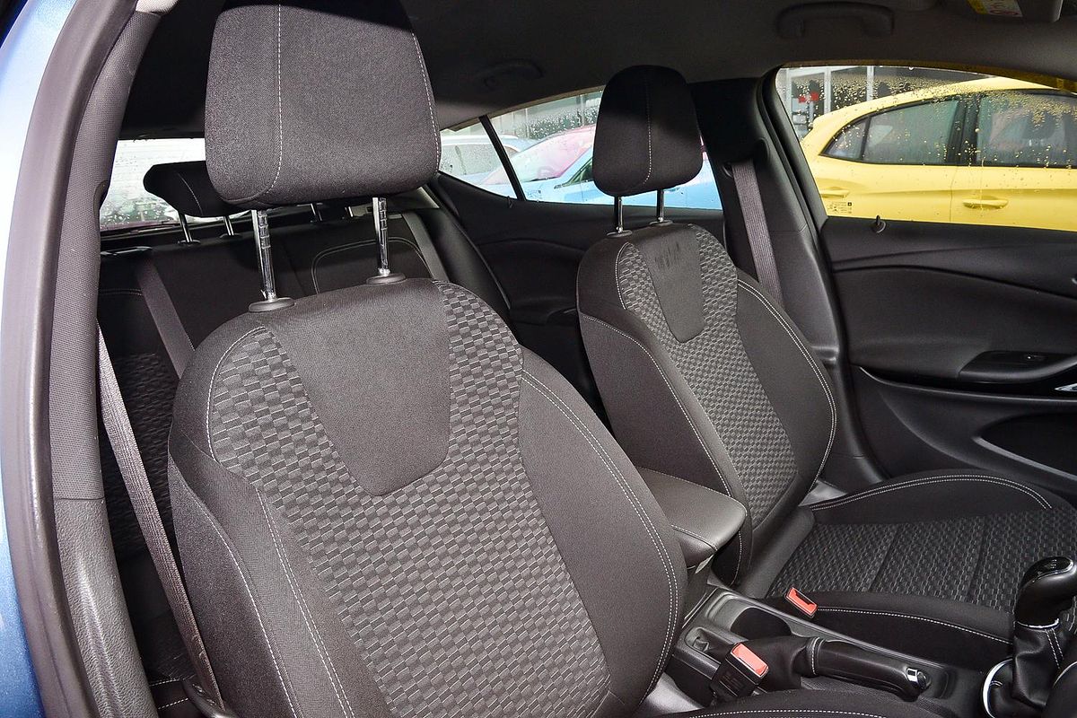 2017 Holden Astra R BK
