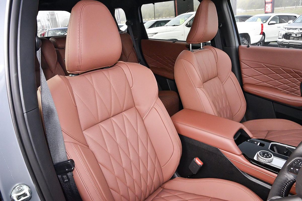 2025 Mitsubishi Outlander Exceed Tourer ZM