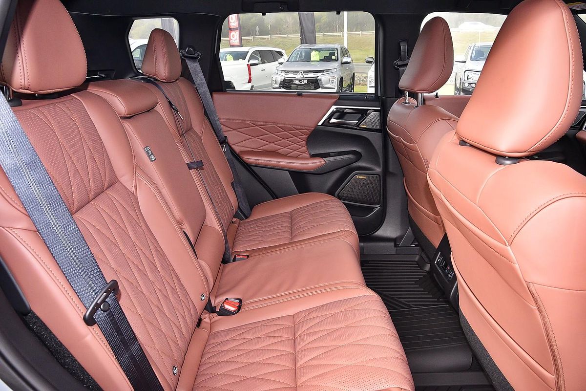 2025 Mitsubishi Outlander Exceed Tourer ZM
