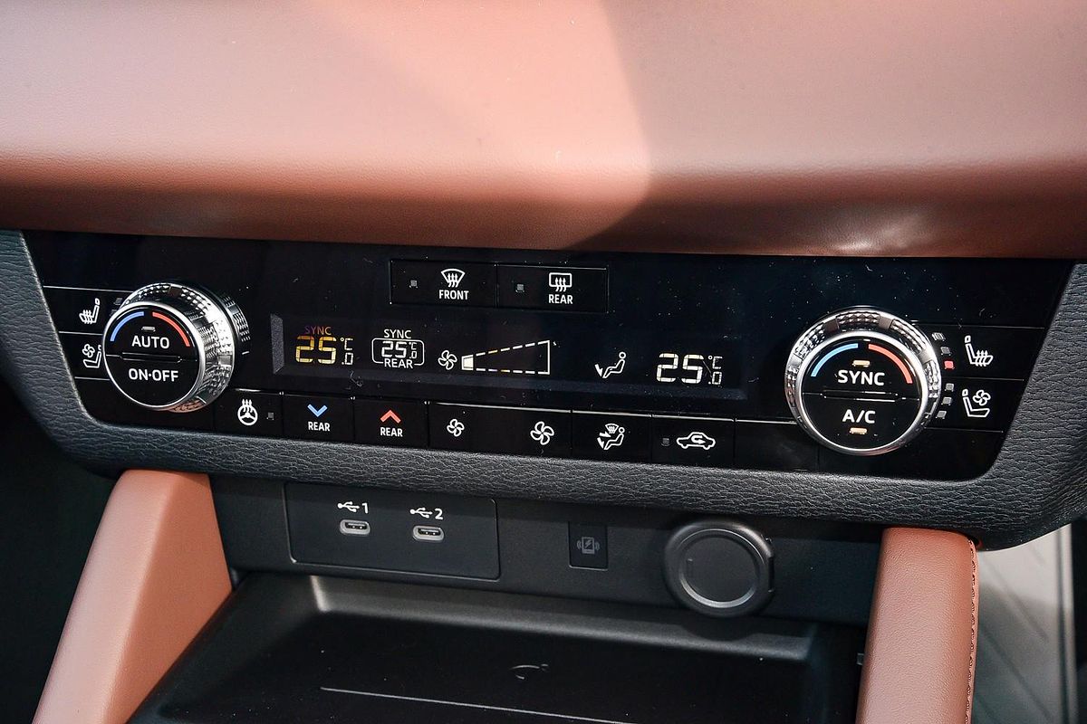 2025 Mitsubishi Outlander Exceed Tourer ZM