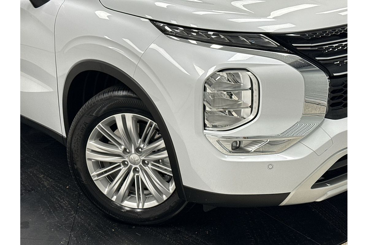 2023 Mitsubishi Outlander LS ZM