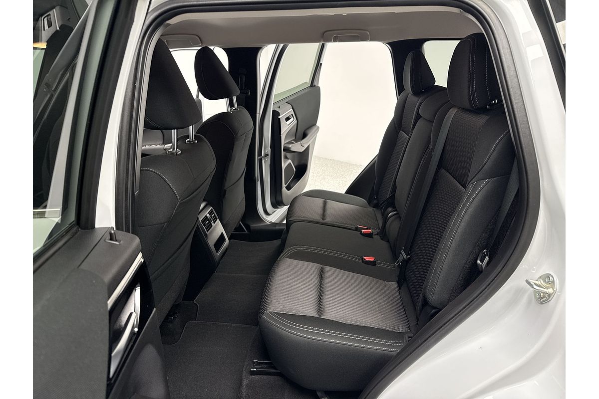 2023 Mitsubishi Outlander LS ZM