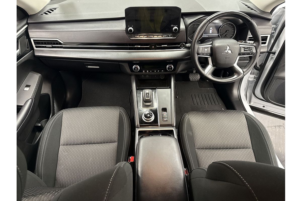 2023 Mitsubishi Outlander LS ZM