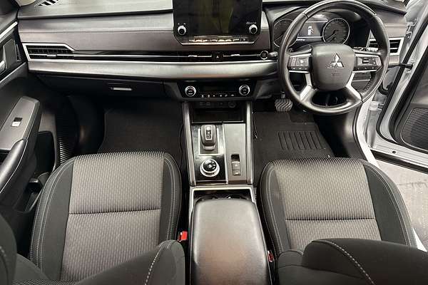 2023 Mitsubishi Outlander LS ZM