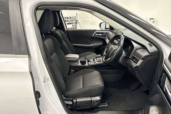 2023 Mitsubishi Outlander LS ZM