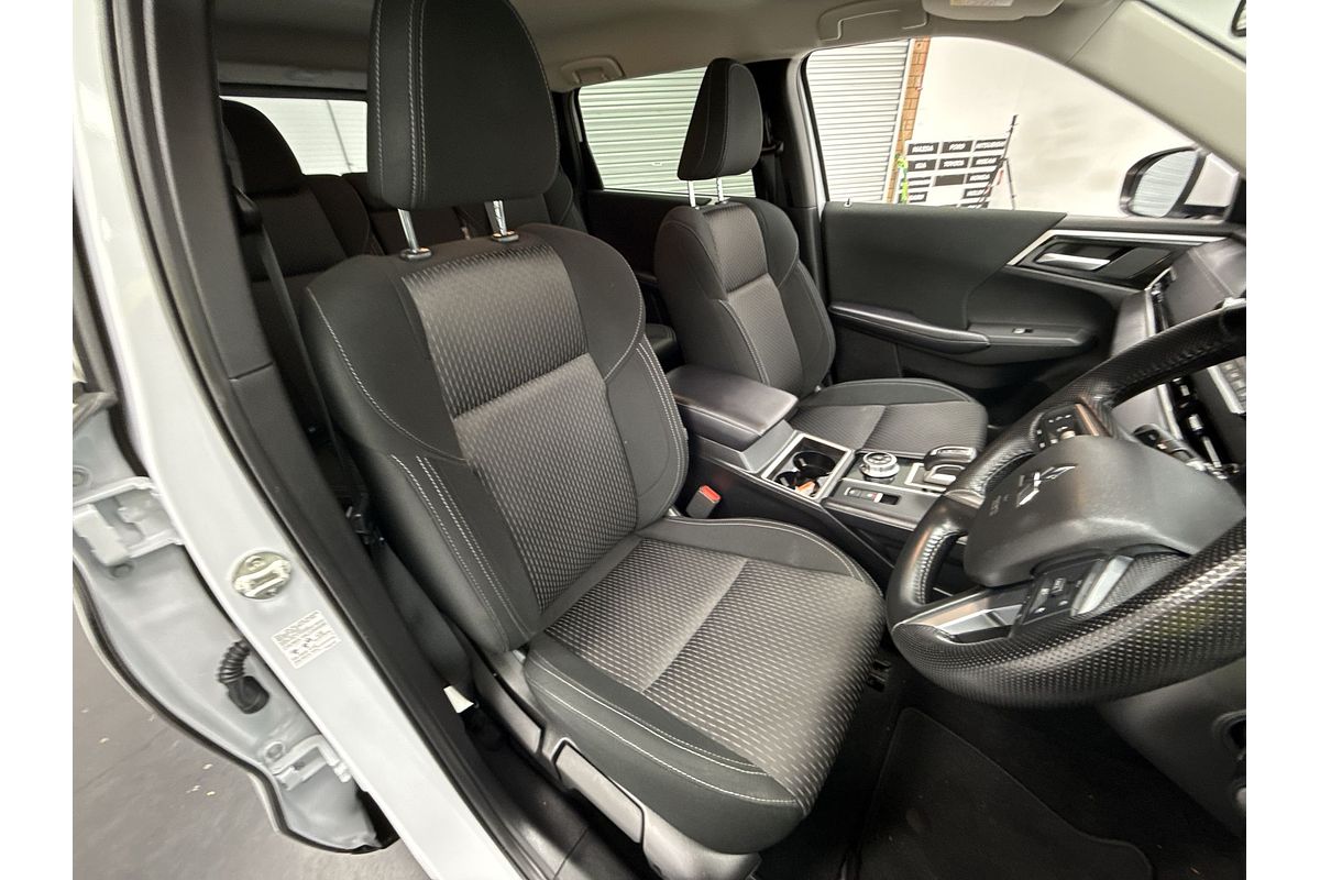 2023 Mitsubishi Outlander LS ZM