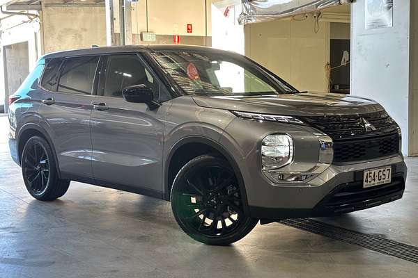2023 Mitsubishi Outlander LS Black Edition ZM
