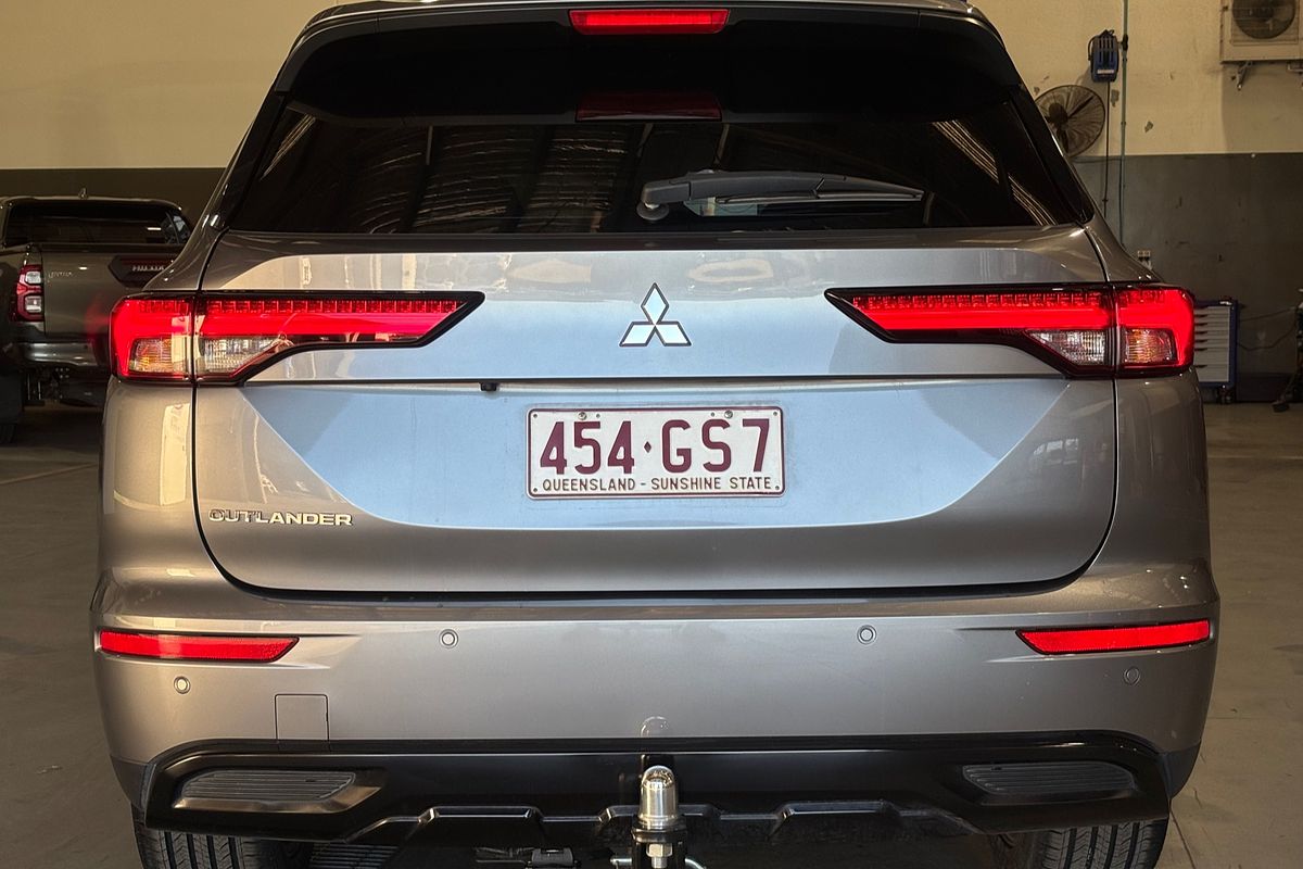 2023 Mitsubishi Outlander LS Black Edition ZM