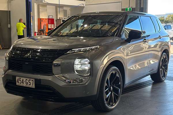 2023 Mitsubishi Outlander LS Black Edition ZM