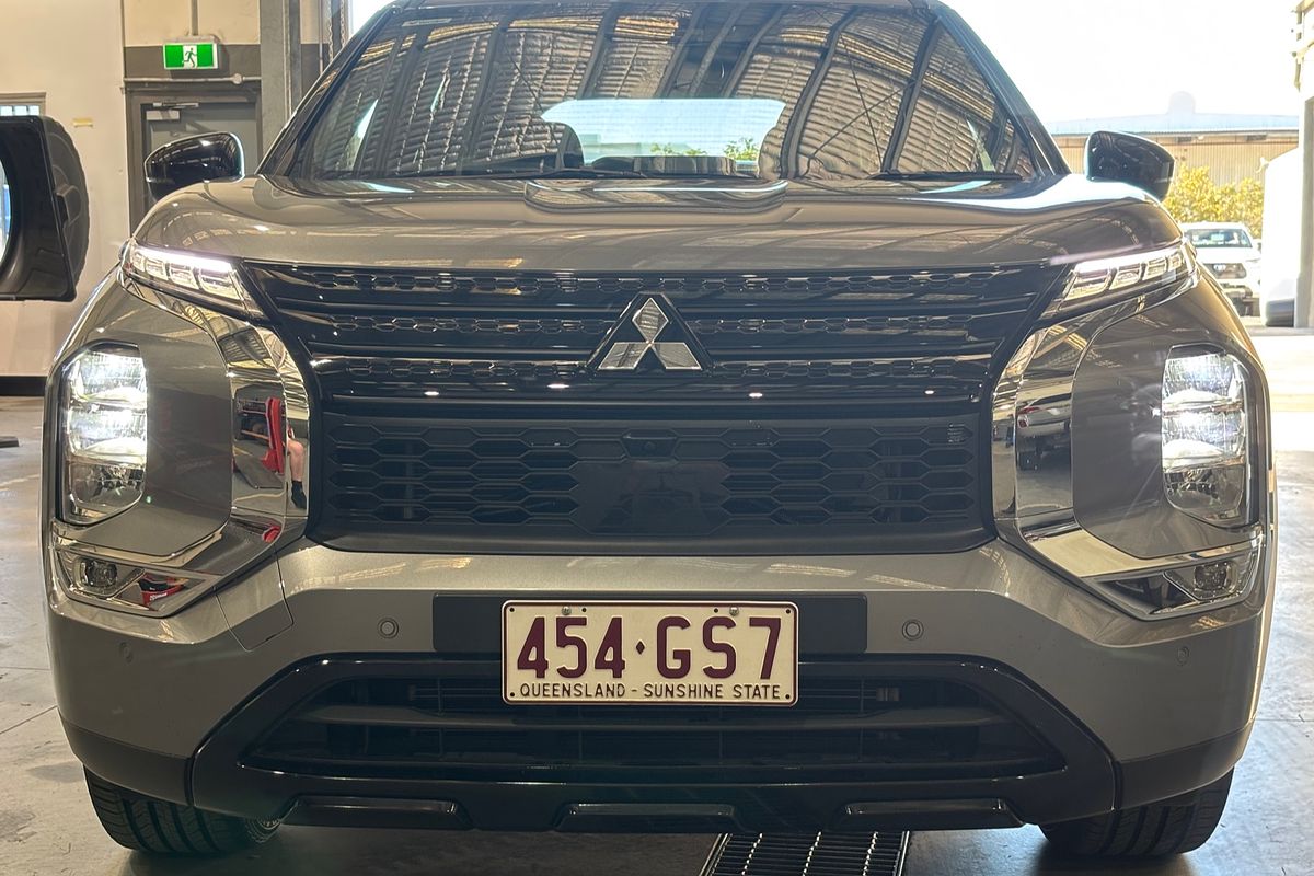 2023 Mitsubishi Outlander LS Black Edition ZM