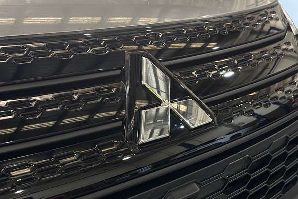 2023 Mitsubishi Outlander LS Black Edition ZM