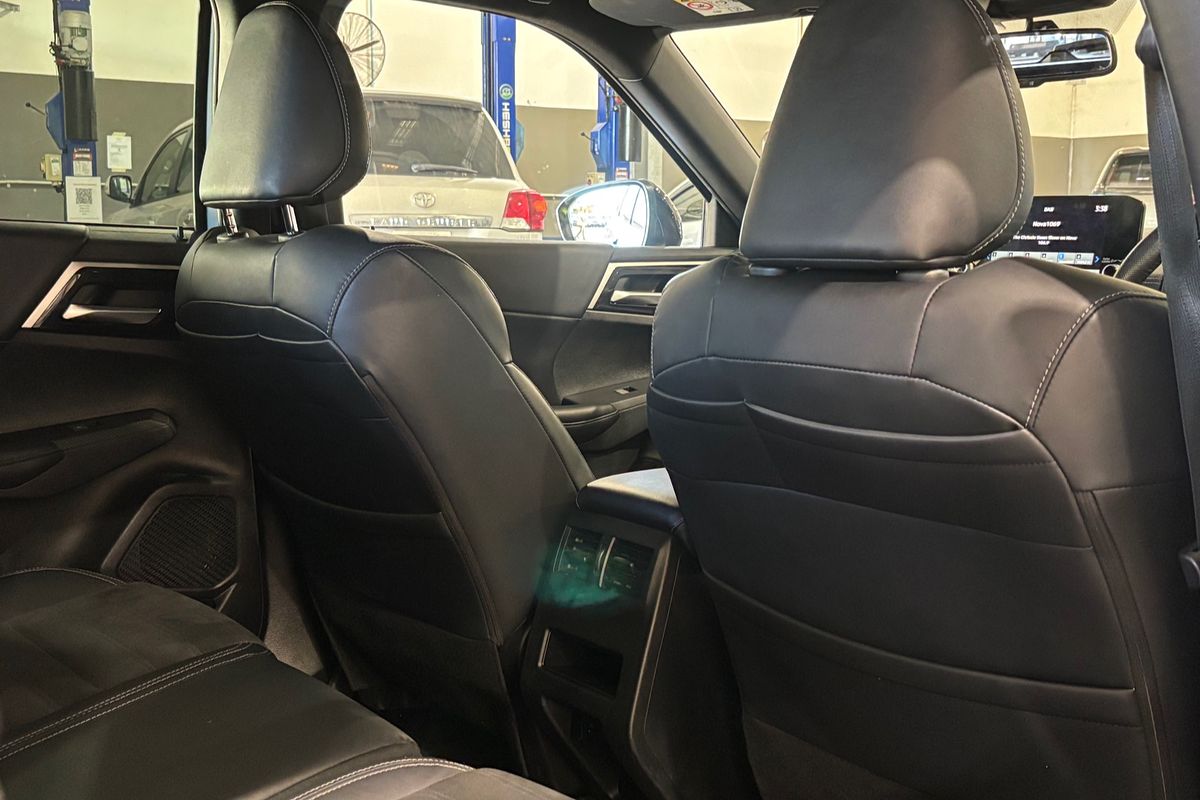 2023 Mitsubishi Outlander LS Black Edition ZM