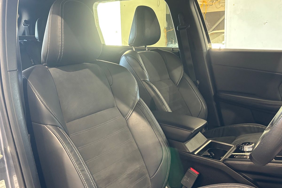 2023 Mitsubishi Outlander LS Black Edition ZM