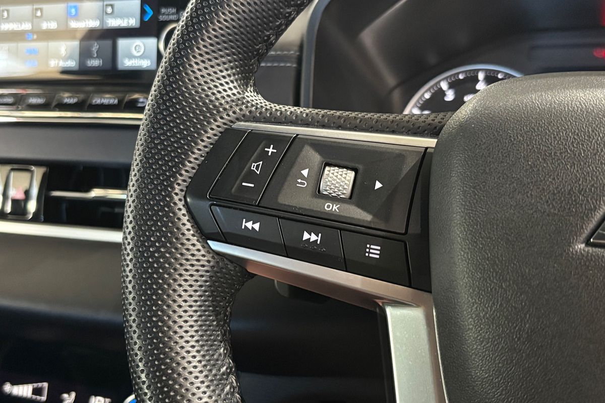 2023 Mitsubishi Outlander LS Black Edition ZM