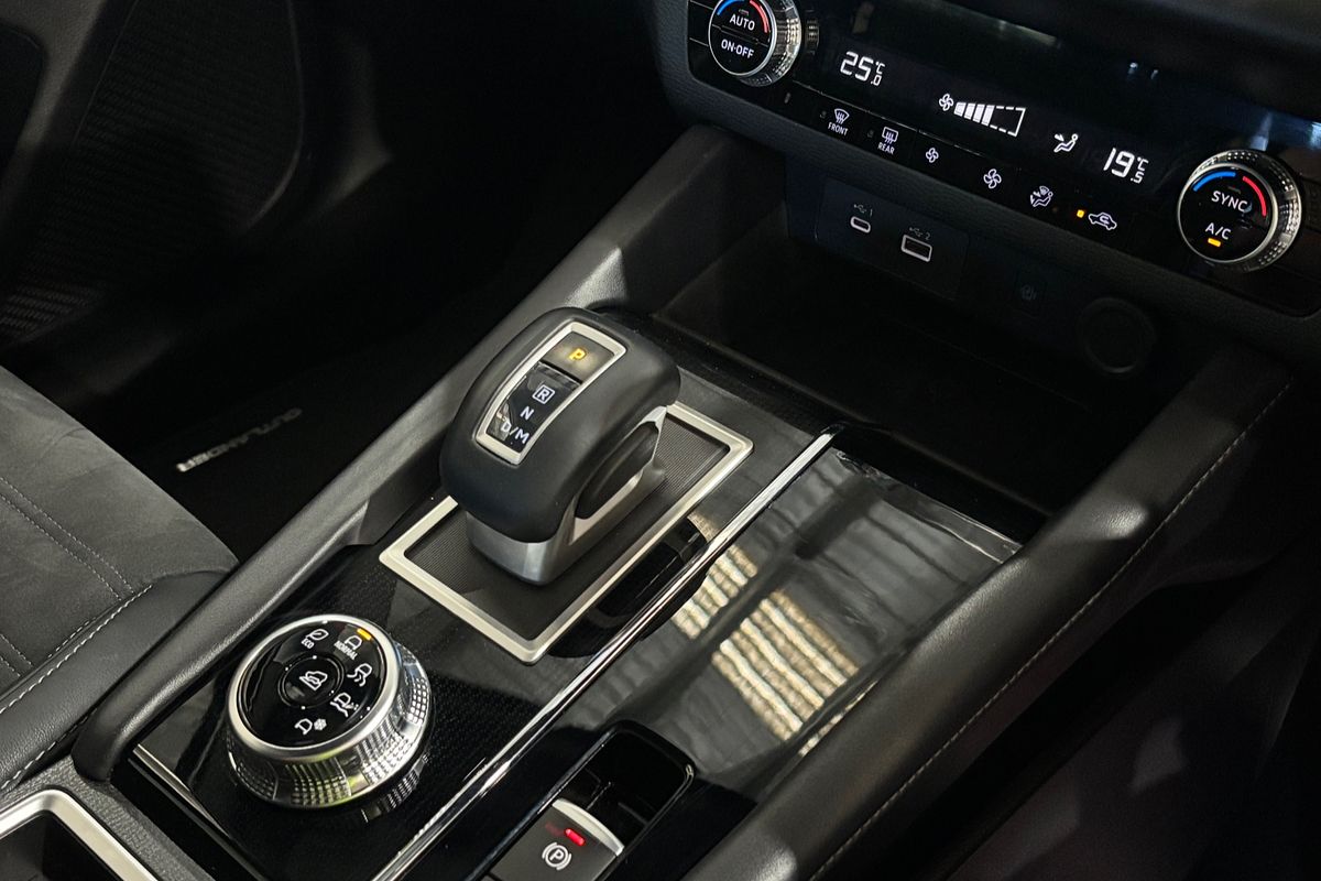 2023 Mitsubishi Outlander LS Black Edition ZM