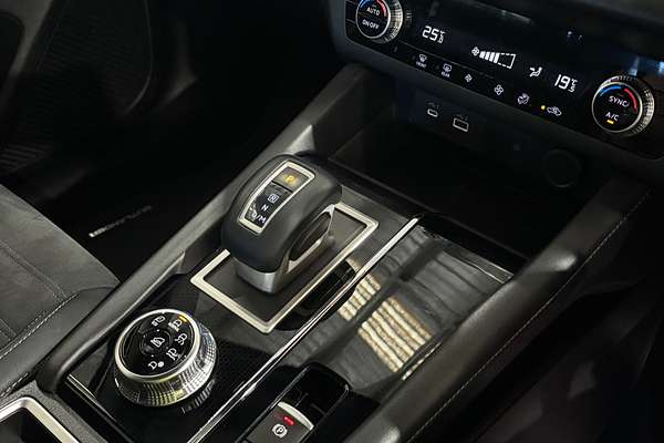 2023 Mitsubishi Outlander LS Black Edition ZM