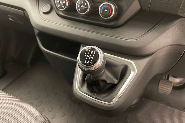 2024 Renault Trafic Pro X82 SWB