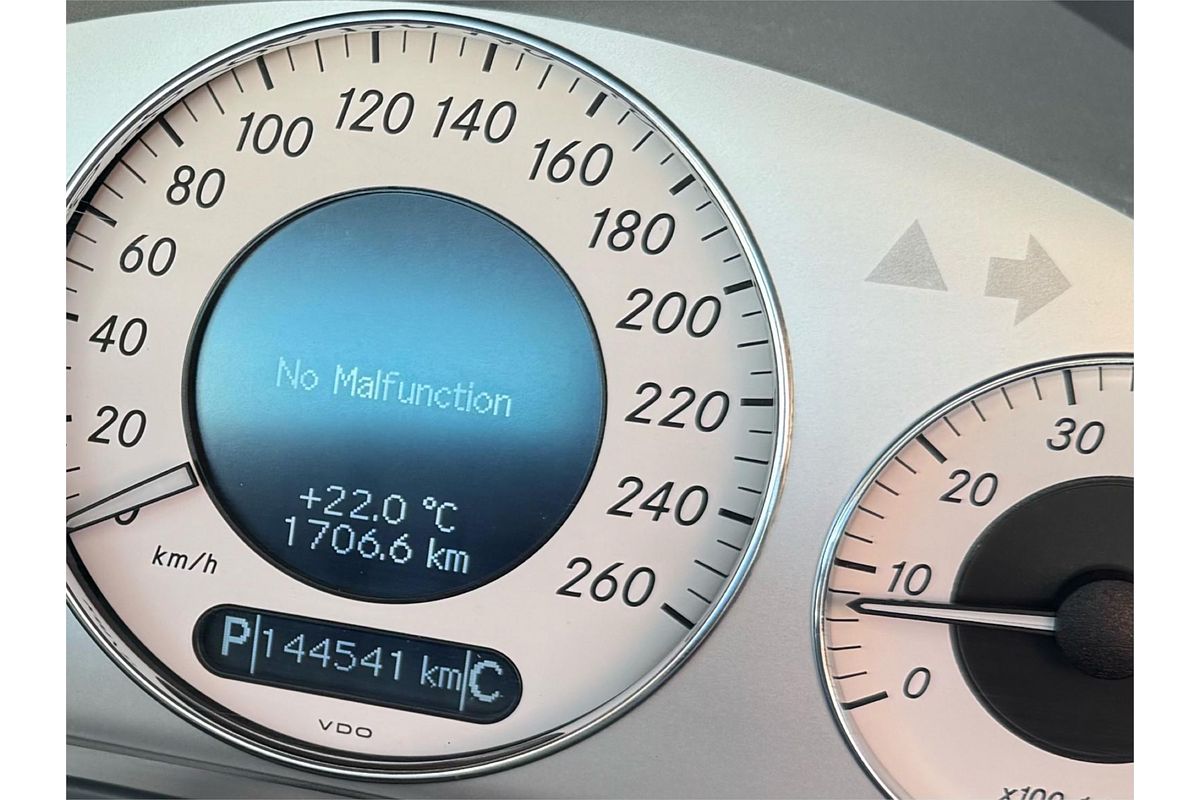 2004 Mercedes-Benz E320 AVANTGARDE 211