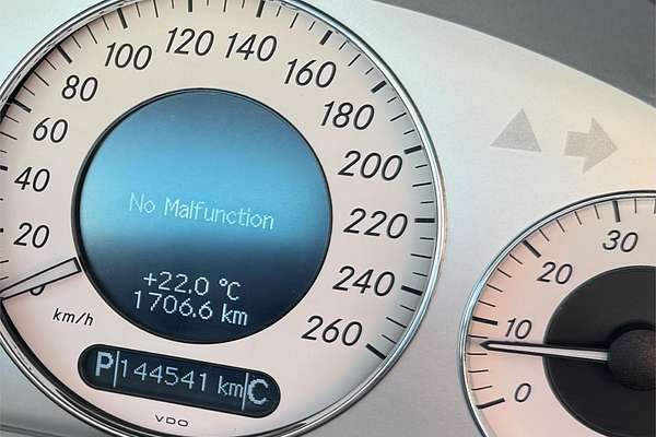 2004 Mercedes-Benz E320 AVANTGARDE 211