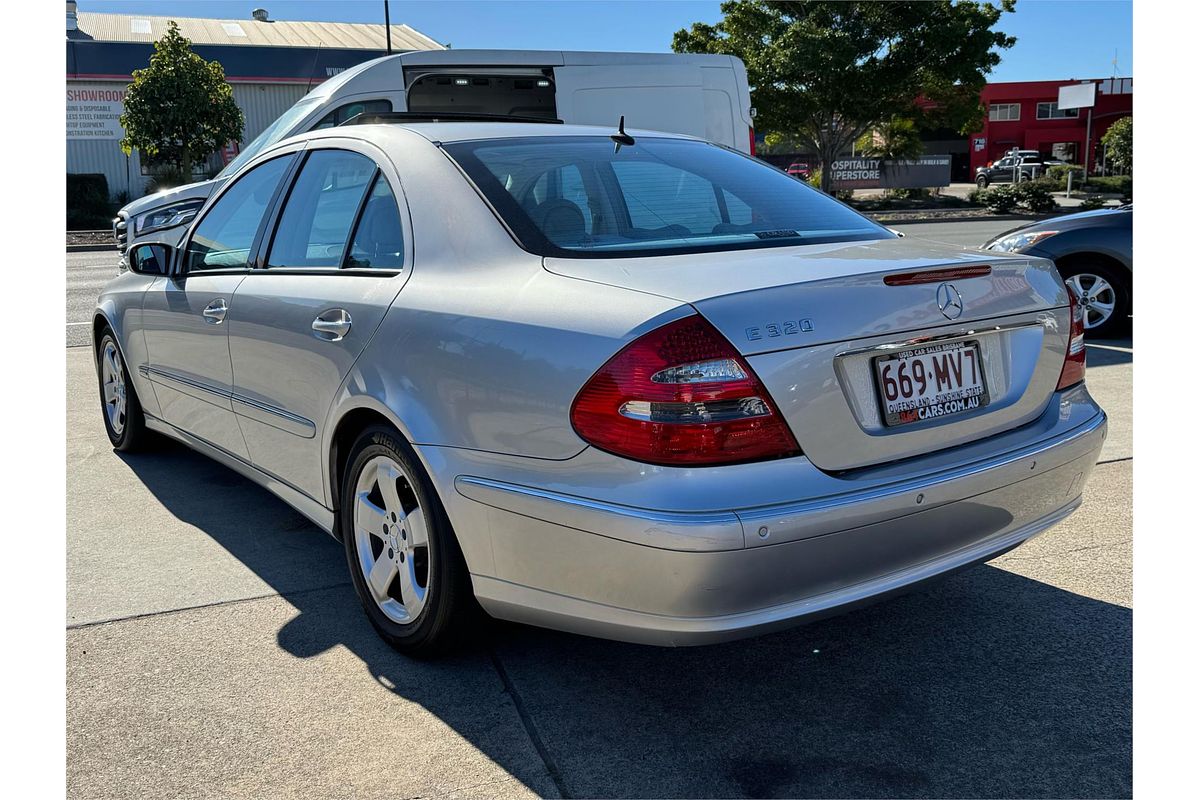 2004 Mercedes-Benz E320 AVANTGARDE 211