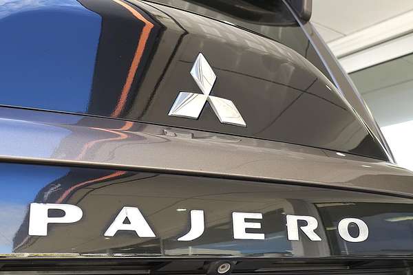 2015 Mitsubishi Pajero Exceed NX