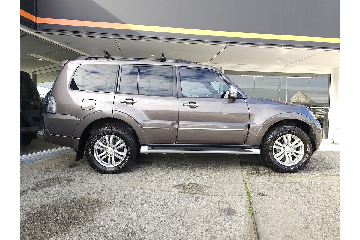 2015 Mitsubishi Pajero Exceed NX