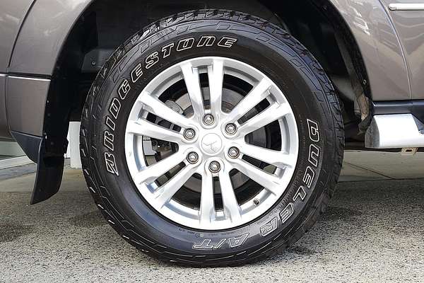 2015 Mitsubishi Pajero Exceed NX