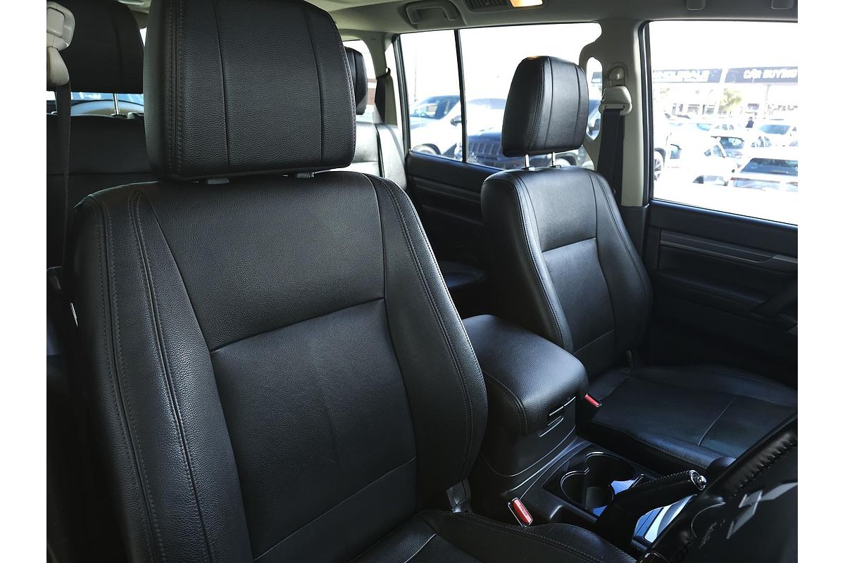 2015 Mitsubishi Pajero Exceed NX