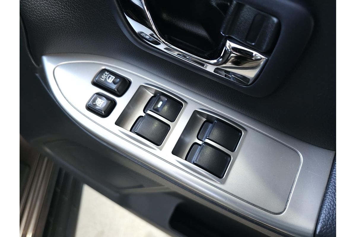 2015 Mitsubishi Pajero Exceed NX