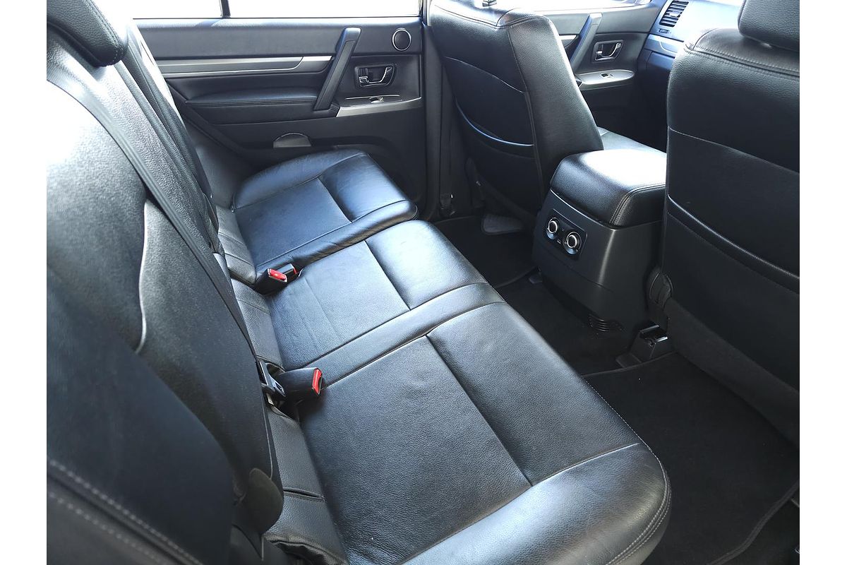 2015 Mitsubishi Pajero Exceed NX
