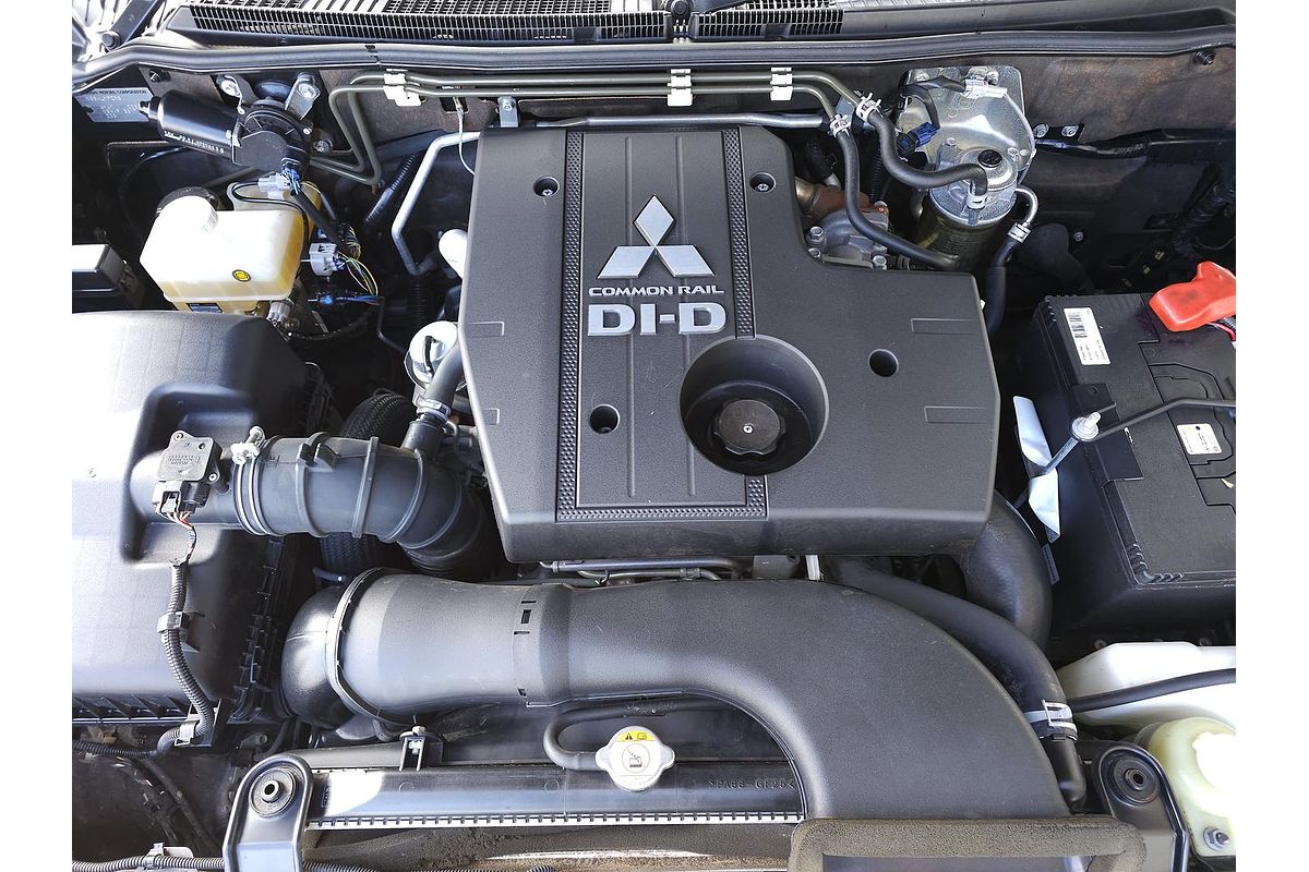2015 Mitsubishi Pajero Exceed NX