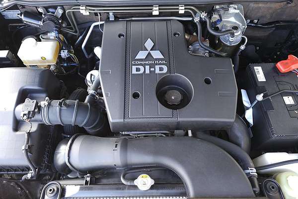 2015 Mitsubishi Pajero Exceed NX