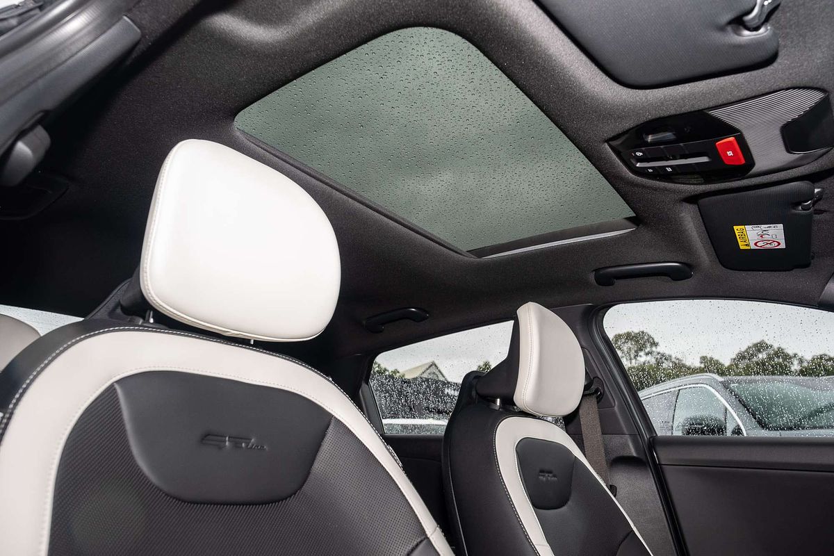 2025 Kia K4 GT-Line CL4m